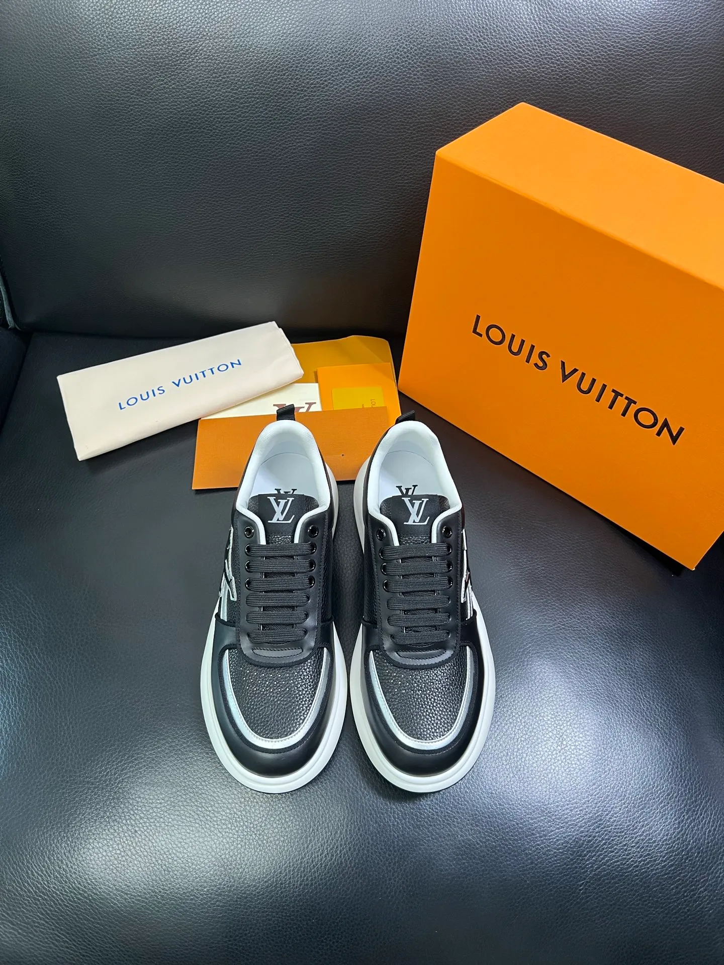 Men's shoes💰800 Lv 🔍Top purchasing agent🇮🇹 Louis Vuitton, the sports sneaker counter is synchronized, the uppers are imported from Italy, high-quality splicing colorful and complex crafts, the imported mesh padding is soft and comfortable, soles: original soles specially provided by the original factory, T men's men's shoes 💰U exclusive movable molded soles are super comfortable, original factory and single goods, 🔍🔍high quality, you can enter and exit the counter at will, welcome to compare, code number 38-44 (customized 45) 85871